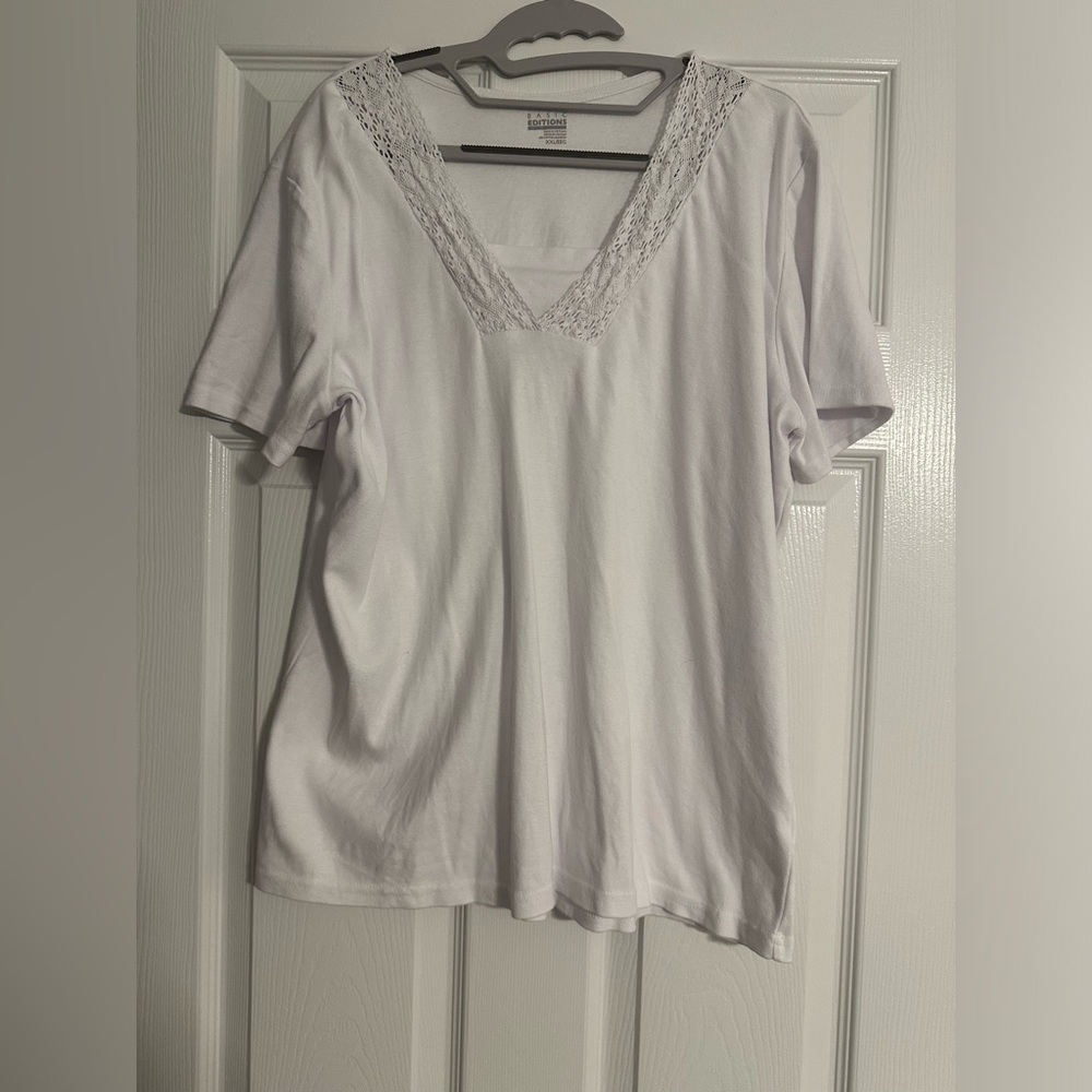 White lace V neck casual top